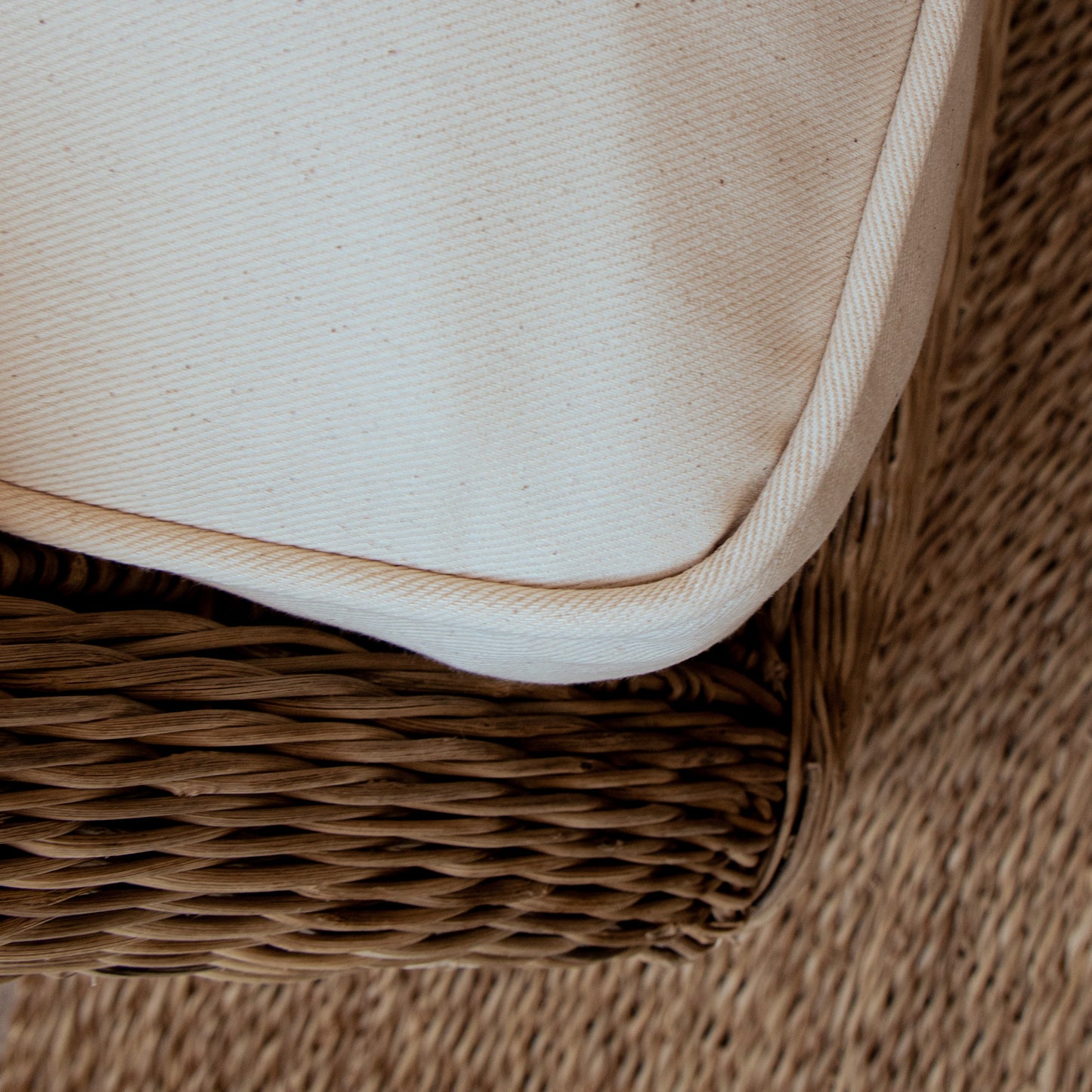 Superior Cushion Kasisi Chair