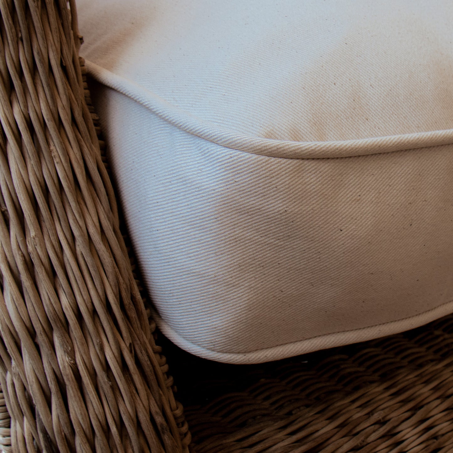 Superior Cushion Kasisi Chair